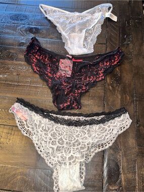 NEW Mixed Lot of 3 Women’s L Hunkemoller / DKNY Panties / Undies Lace Style